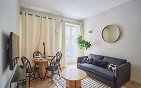 Apartment Notre Dame De Paris By Studio Prestige